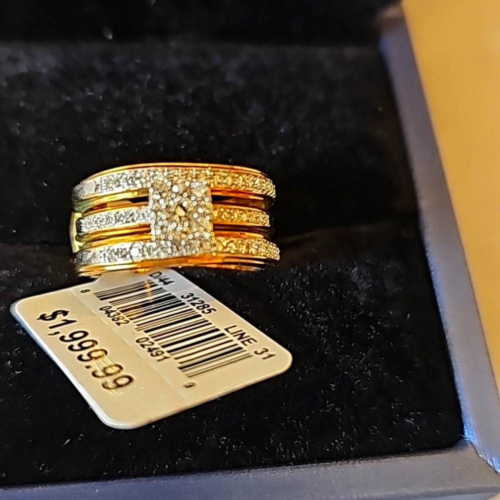 Gold and diamond Ring